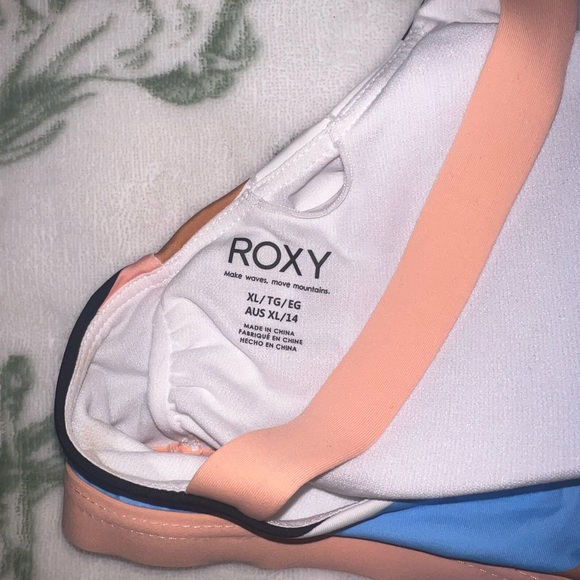 NWOT Roxy Colorblock Bikini Top - Picture 6 of 6